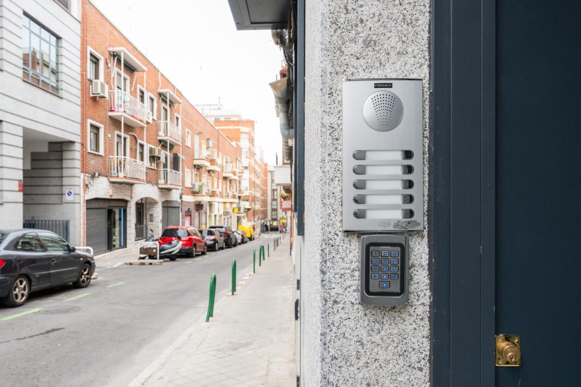Lemon Apartment & Hotels Bernabeu Madrid Exterior foto