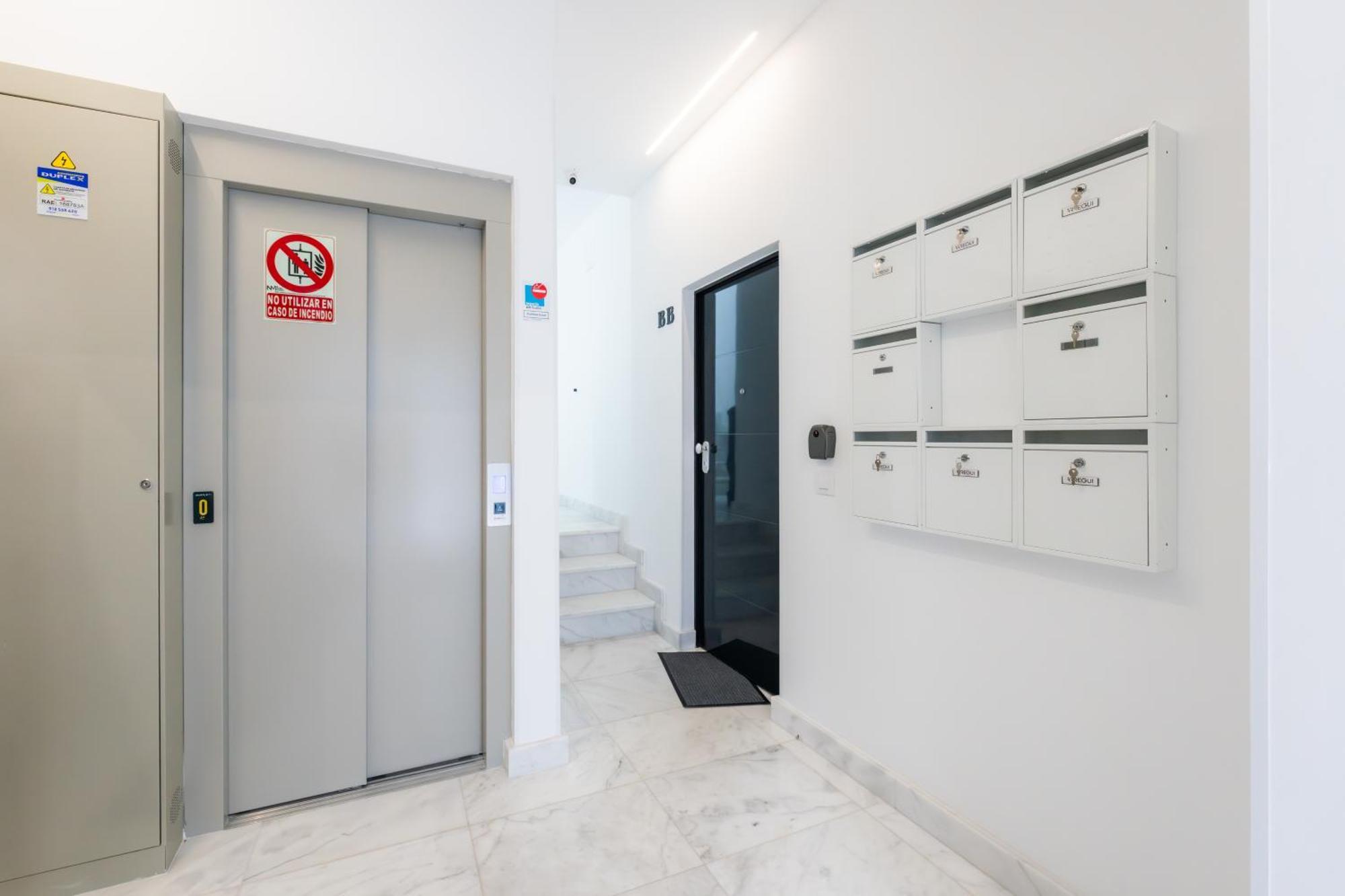 Lemon Apartment & Hotels Bernabeu Madrid Exterior foto